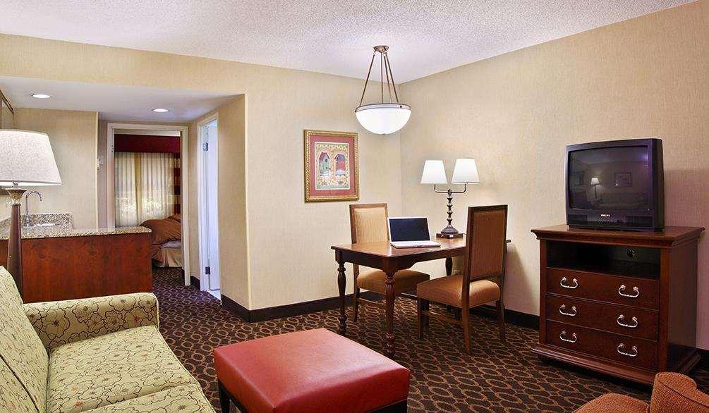 Embassy Suites By Hilton Atlanta Airport Room photo