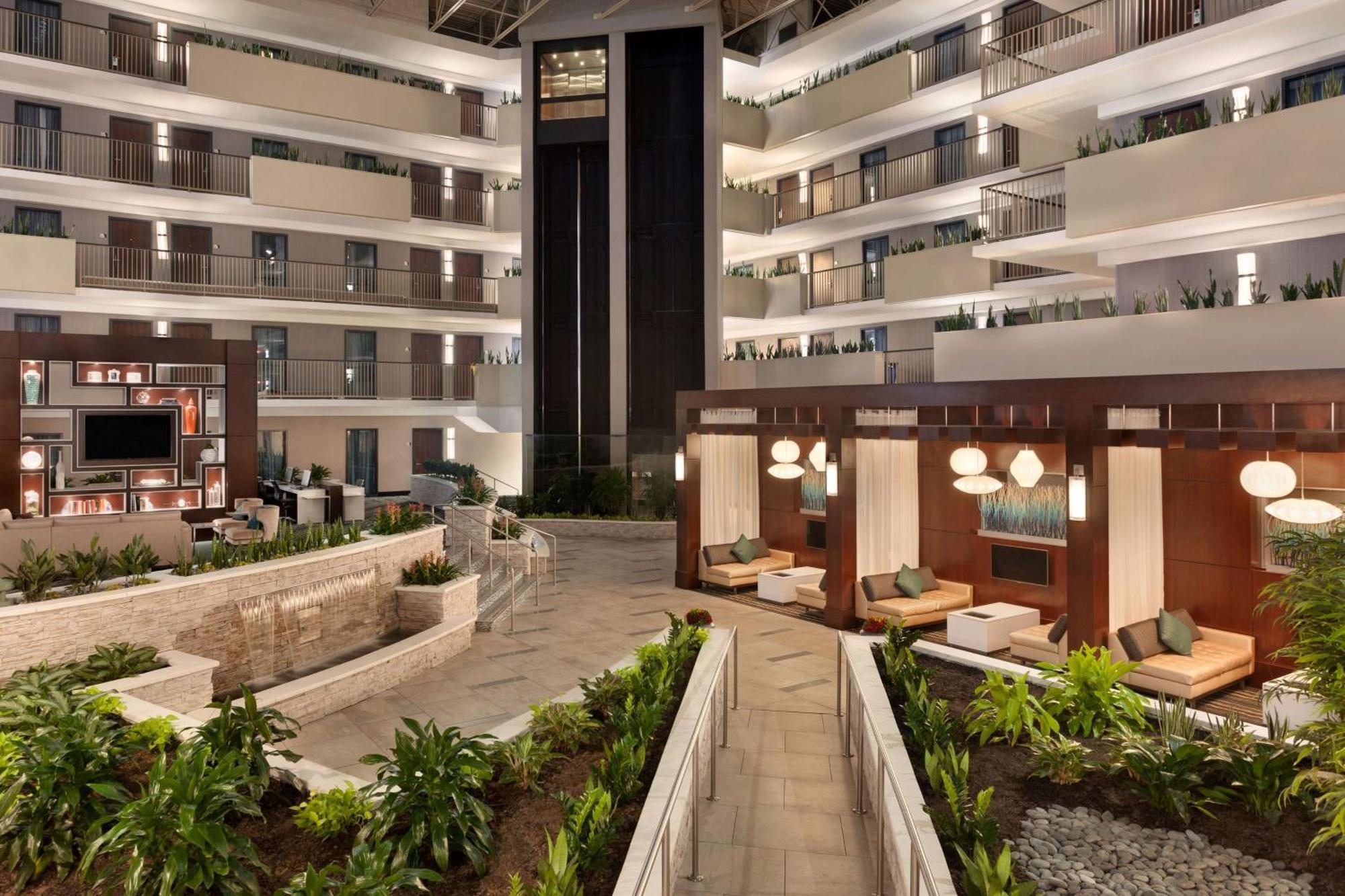 Embassy Suites By Hilton Atlanta Airport Exterior photo